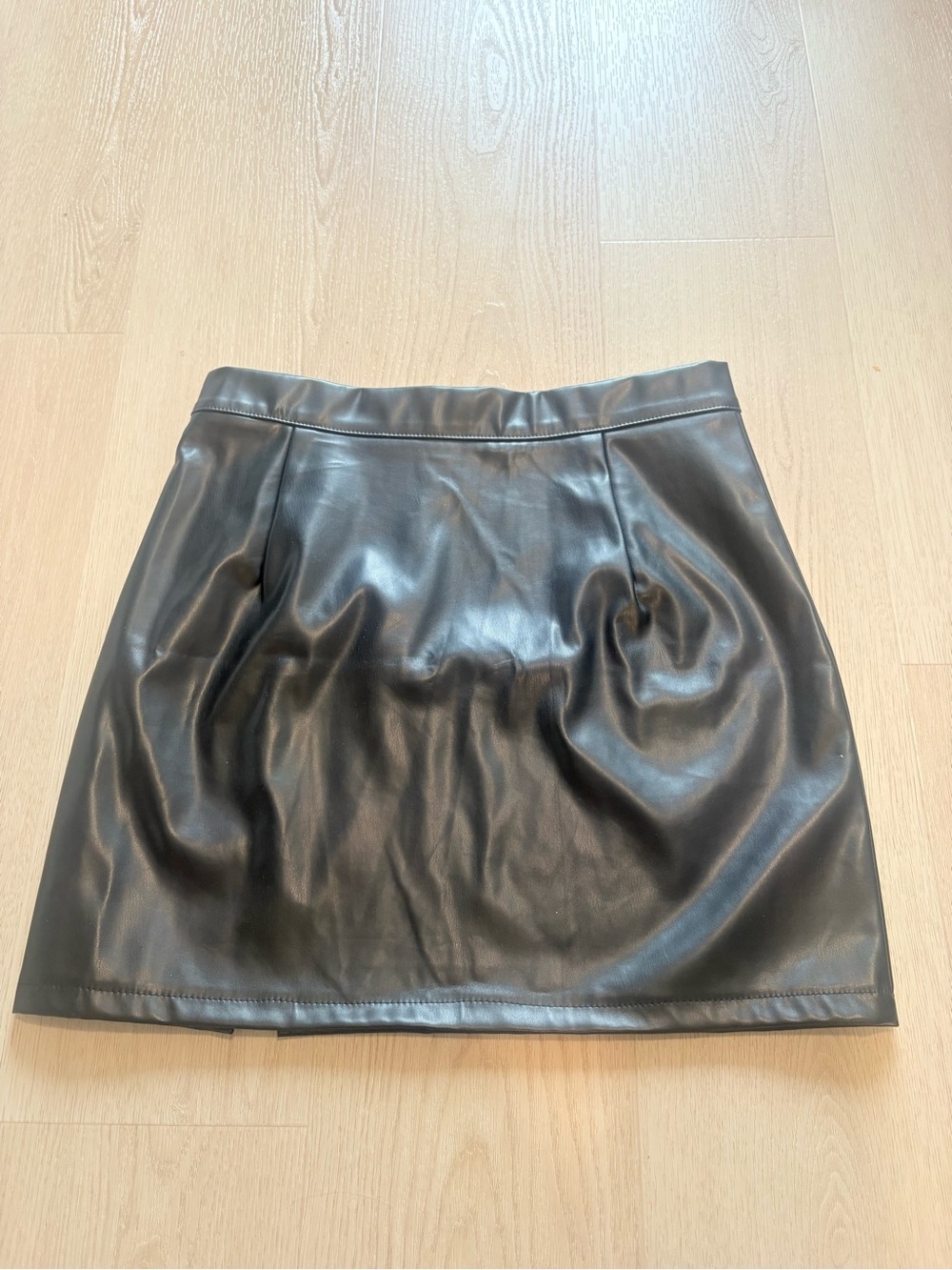Faux Leather Black Women's Mini Skirt with Front Slit - Picture 5 of 7